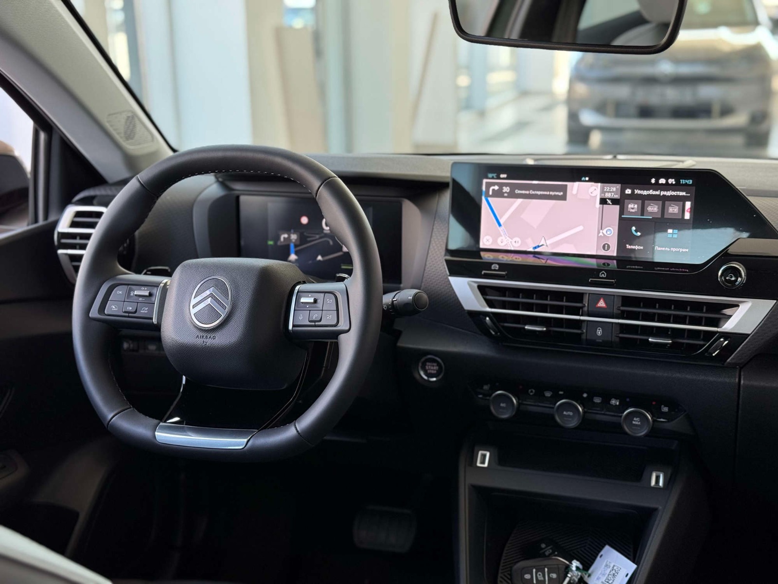 Місце водія у салоні нового CITROЁN С4