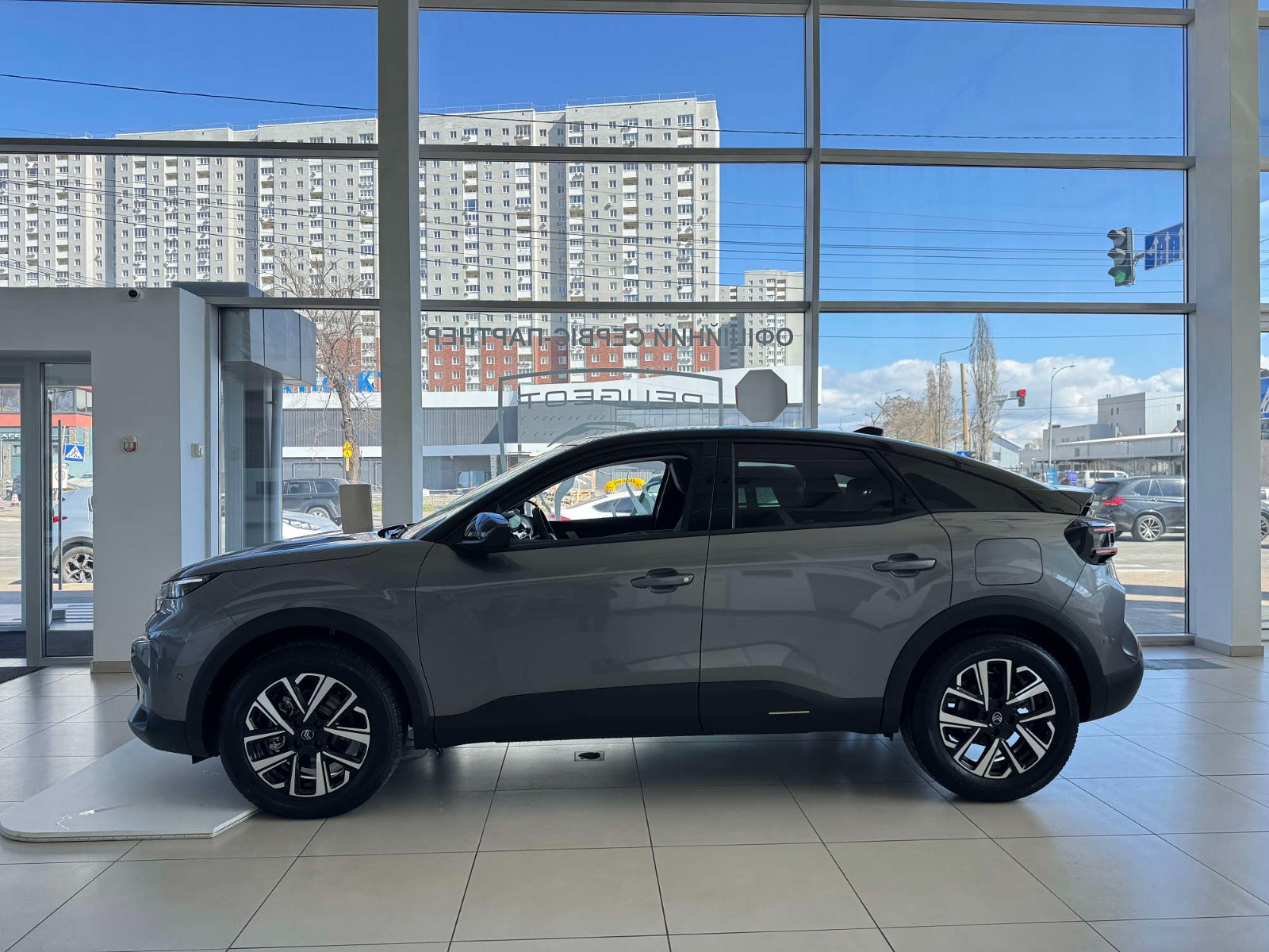 Новий CITROЁN С4, вигляд з лівого боку