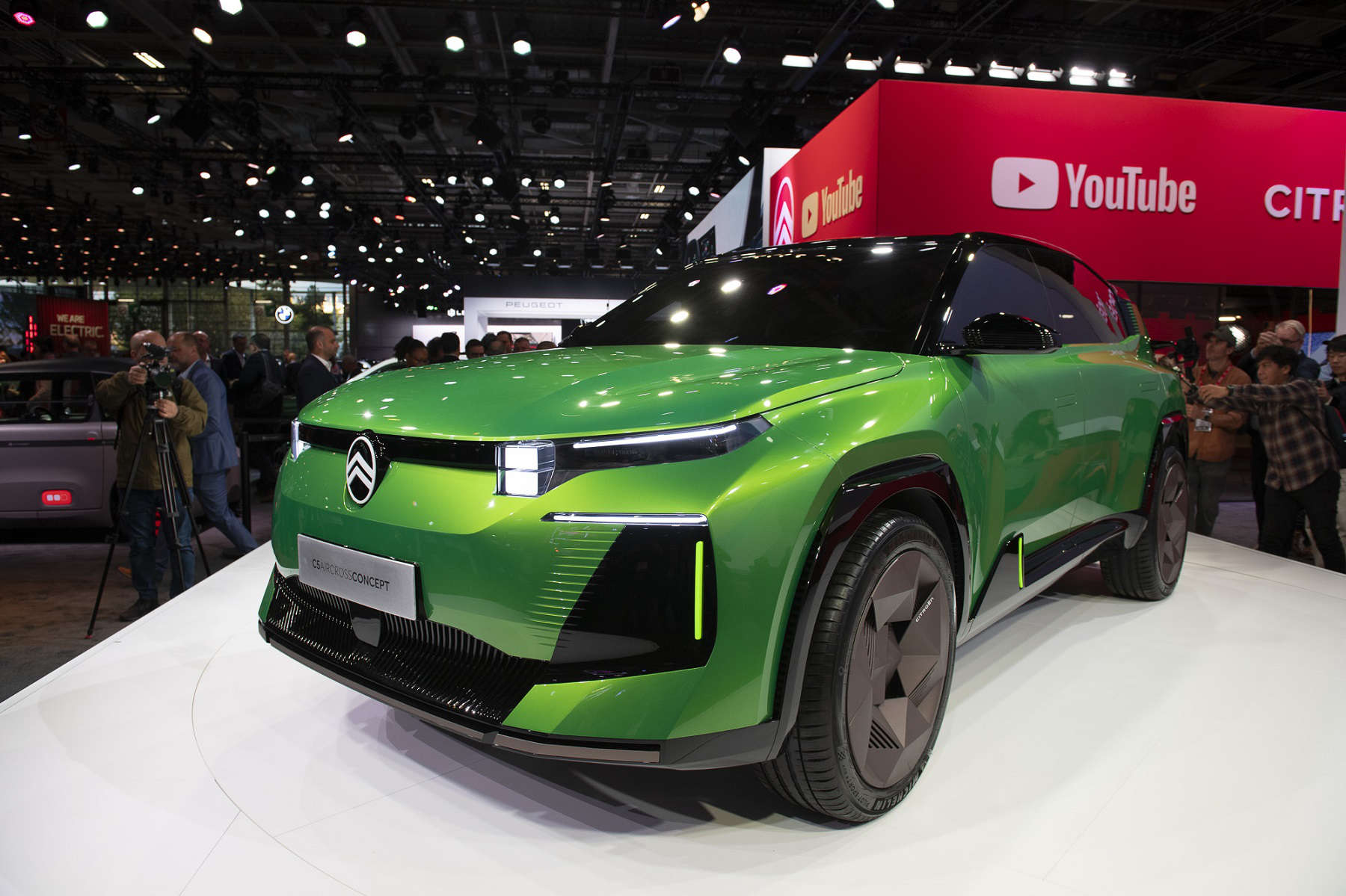 Концепт-кар CITROЁN C5 Aircross, вигляд спереду з лівого боку