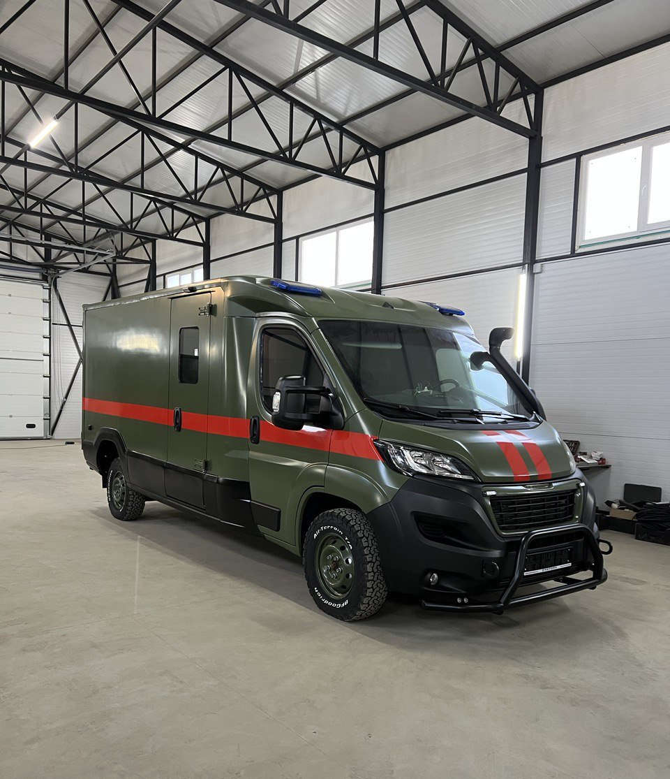 Автомобіль Citroen на офіційному СТО